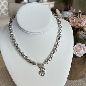 Beautiful Sterling Silver Necklace 🌸 18.5”